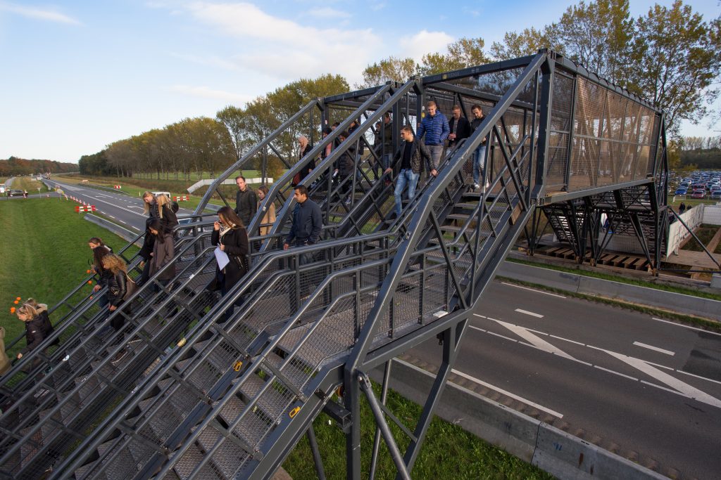 Tijdelijke Voetgangersbrug EventBridge bij Walibi Fright Nights