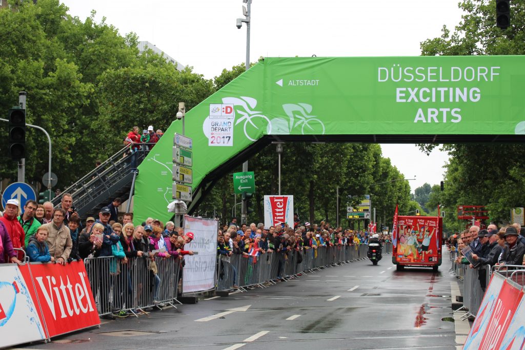 EventBriidge voetgangersbrug Düsseldorf tour de france